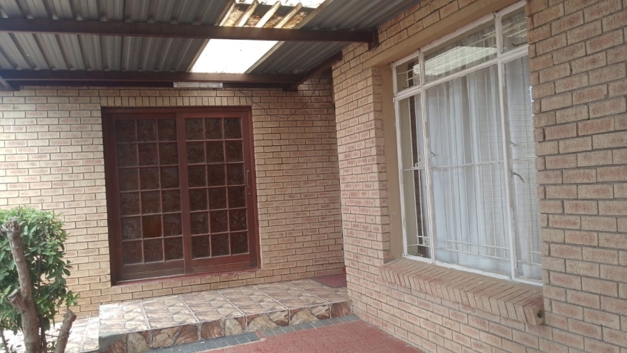 To Let 4 Bedroom Property for Rent in Kagisanong Free State